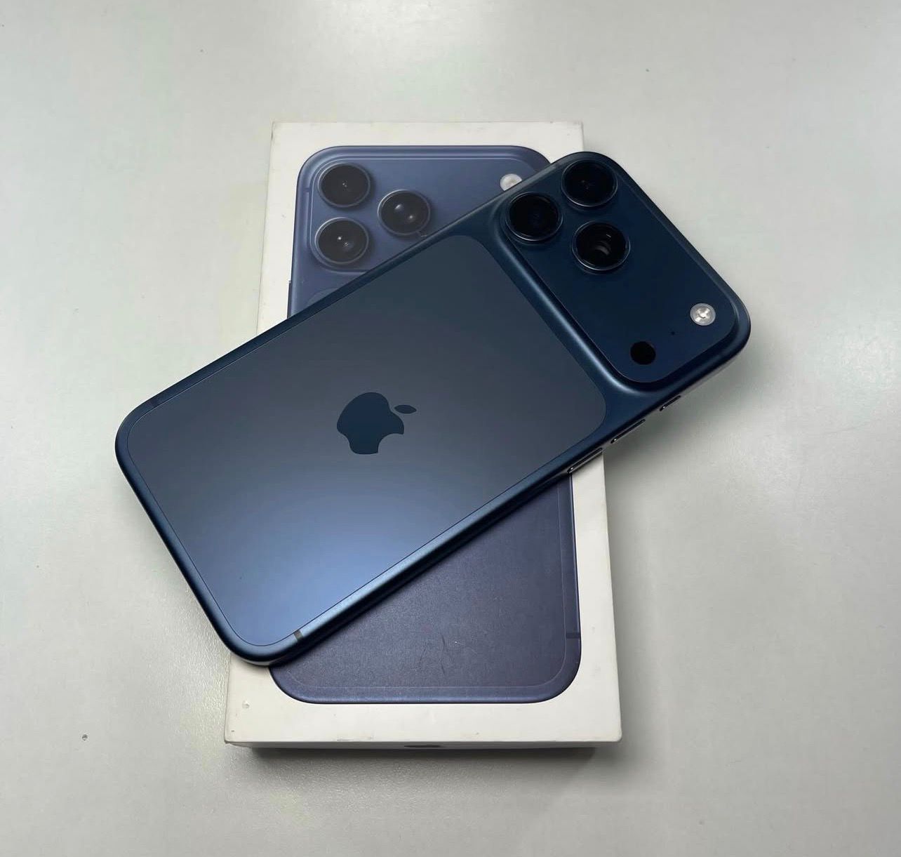 Iphone 17 Pro Max Replica Perfeita Premium Goophone 1TR Memória 50 Mega Pixel 6.9 Tela