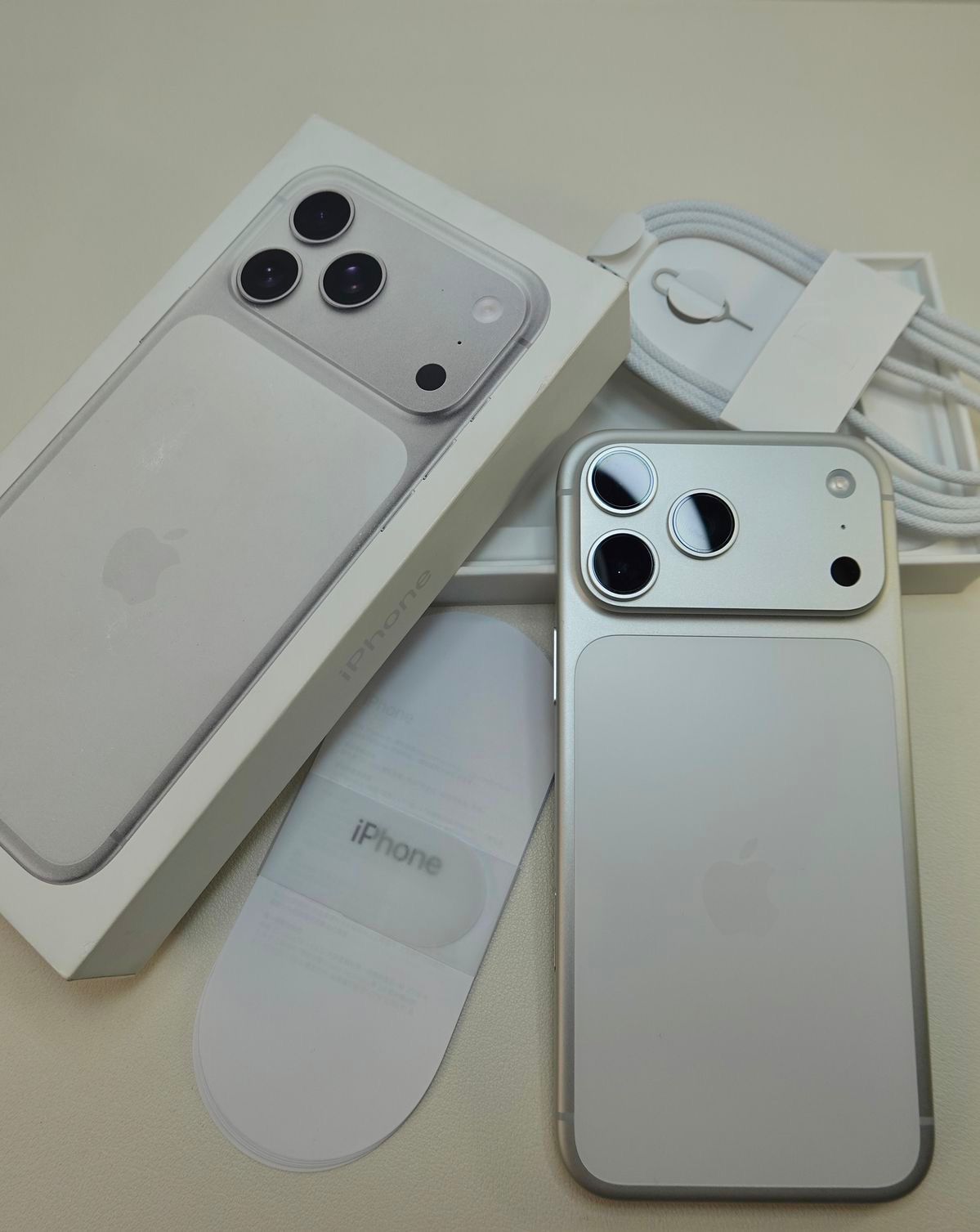 Iphone 17 Pro Max Replica Prata Premium Goophone 1TR Memória 50 Mega Pixel 6.9 Tela