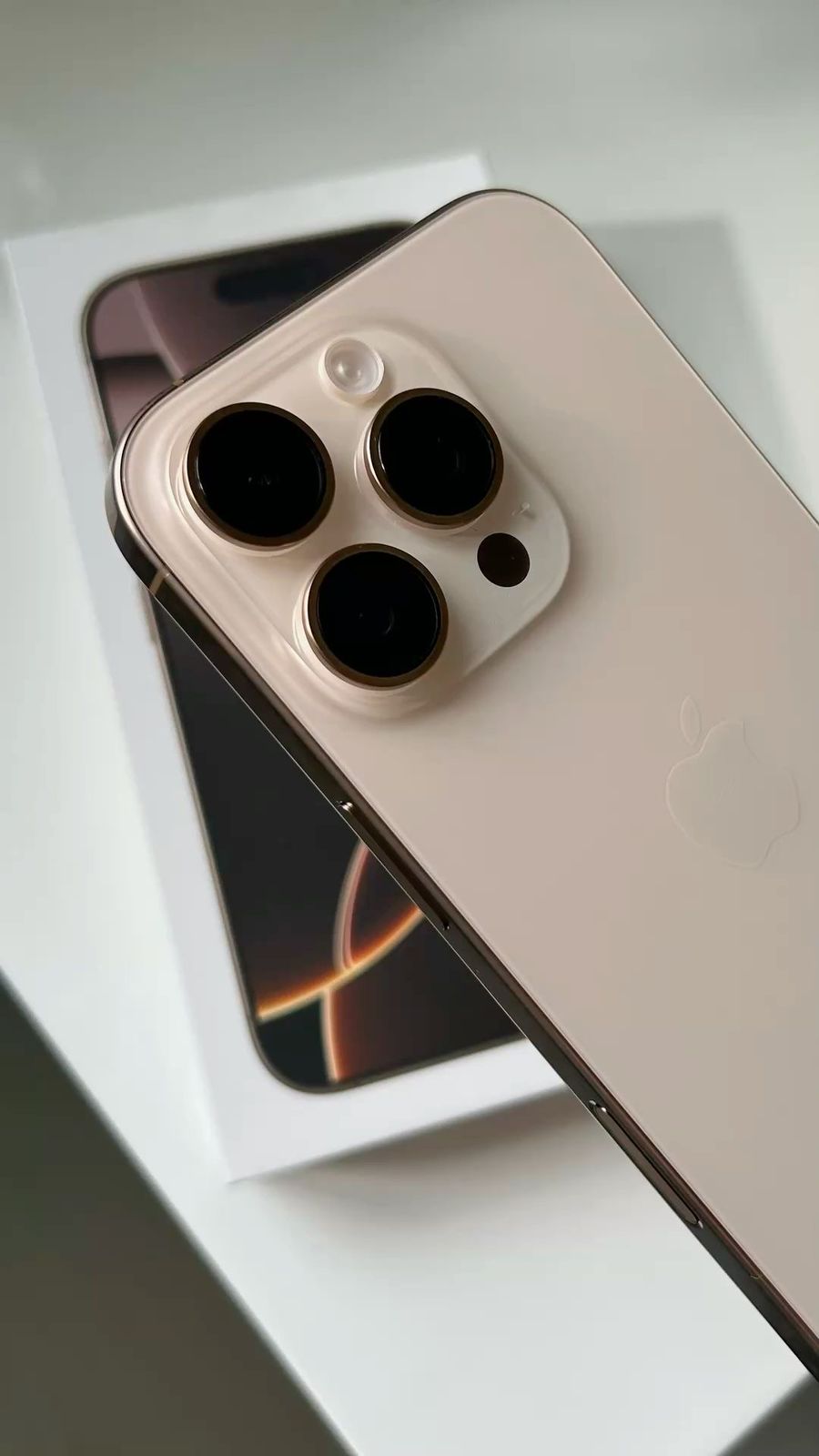 Iphone 16 Pro Max Réplica Perfeita Dourado Rose 512GB Premium Goophone